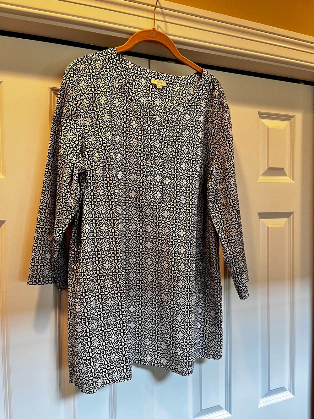 Talbots Black & White Patterned   Cotton Top